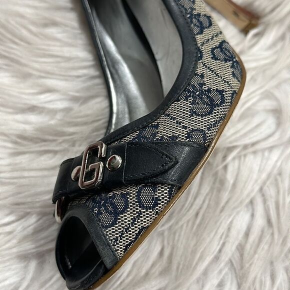 Guess Vintage Navy Jacquard & Leather Peep Toe Heels Sz 7 - Picture 13 of 15